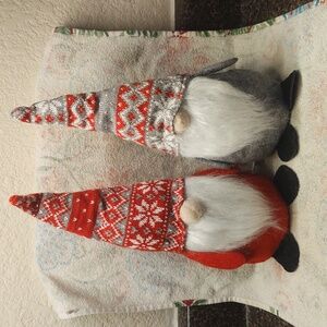 NEW! Set Of 2 Gnomes ❤️ Plush Home Decor For Winter Holidays